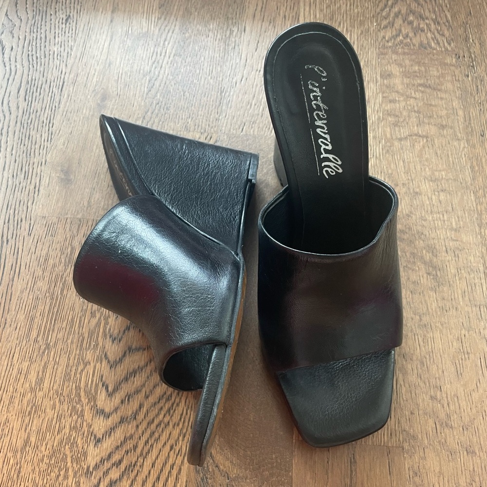 L’intervalle Genuine Black Leather Wedges